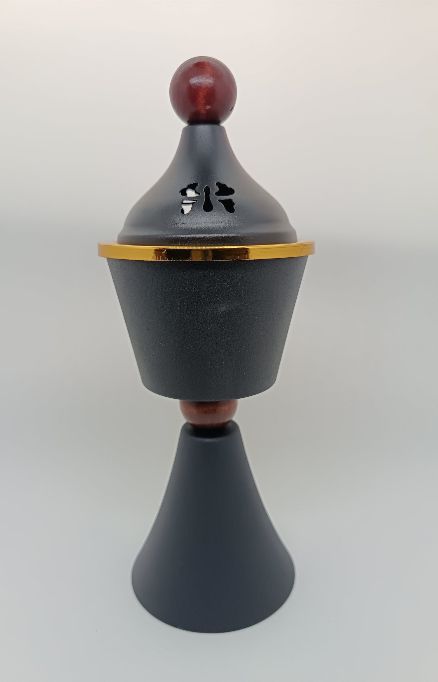 Bakhoor incense burner black with lid