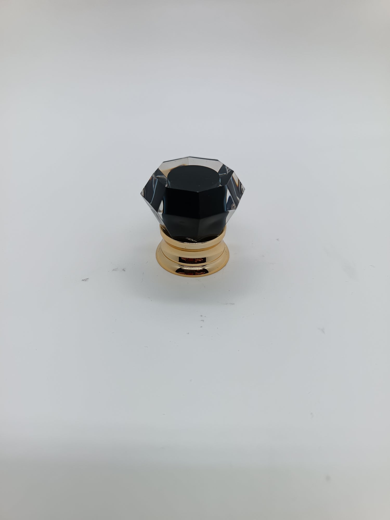 Perfume bottle replacement lids to fit with easy spray pumps black or clear